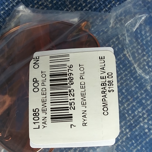 Nwt. Coach YAN jeweled pilot aviator sunglasses gold trim. - Picture 6 of 9